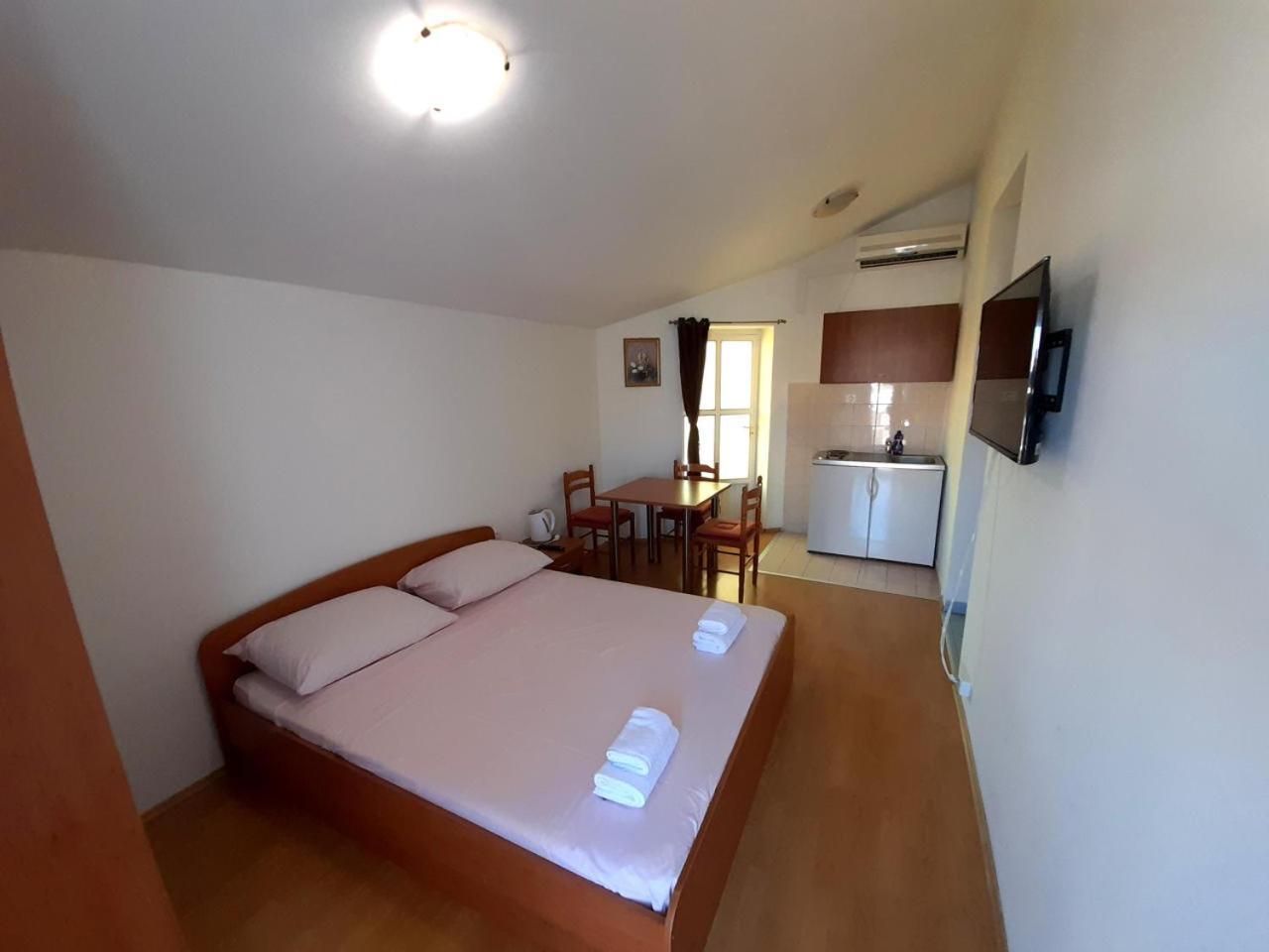 Apartments Nikolas Vodice Exteriör bild